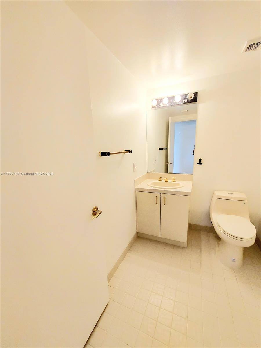 Apartment for rent at 1000 W Island Blvd #2002, North Miami Beach, FL 33160