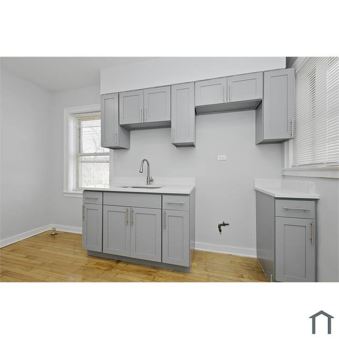 Apartment for rent at 10322 S Walden Parkway #1A, Chicago, IL 60643