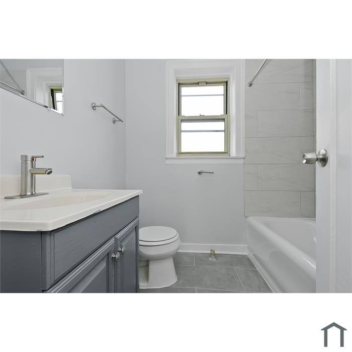 Apartment for rent at 10322 S Walden Parkway #1A, Chicago, IL 60643