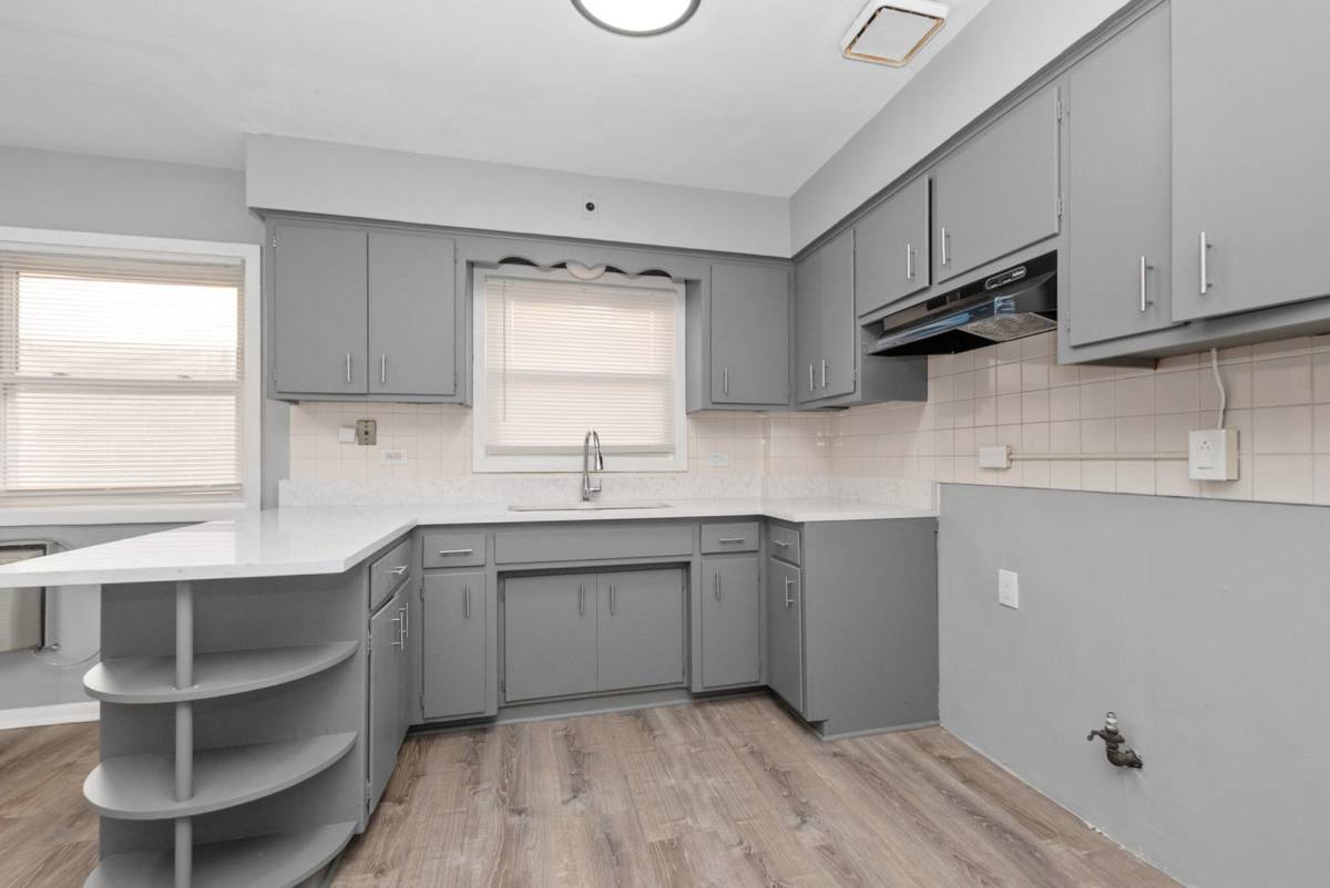 Apartment for rent at 8775 S Beverly Blvd, Chicago, IL 60620