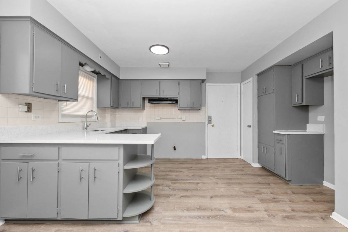 Apartment for rent at 8775 S Beverly Blvd, Chicago, IL 60620