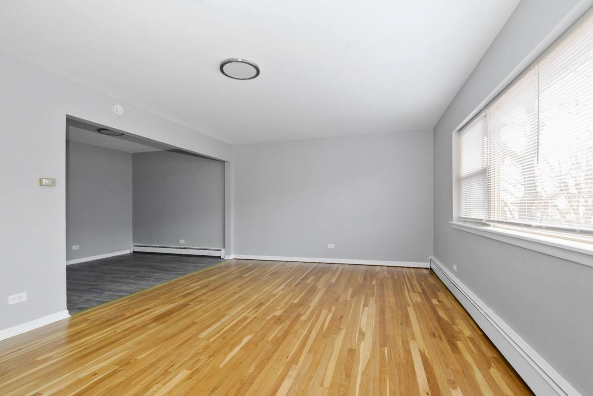 Apartment for rent at 11116 S Homewood Ave, Chicago, IL 60643
