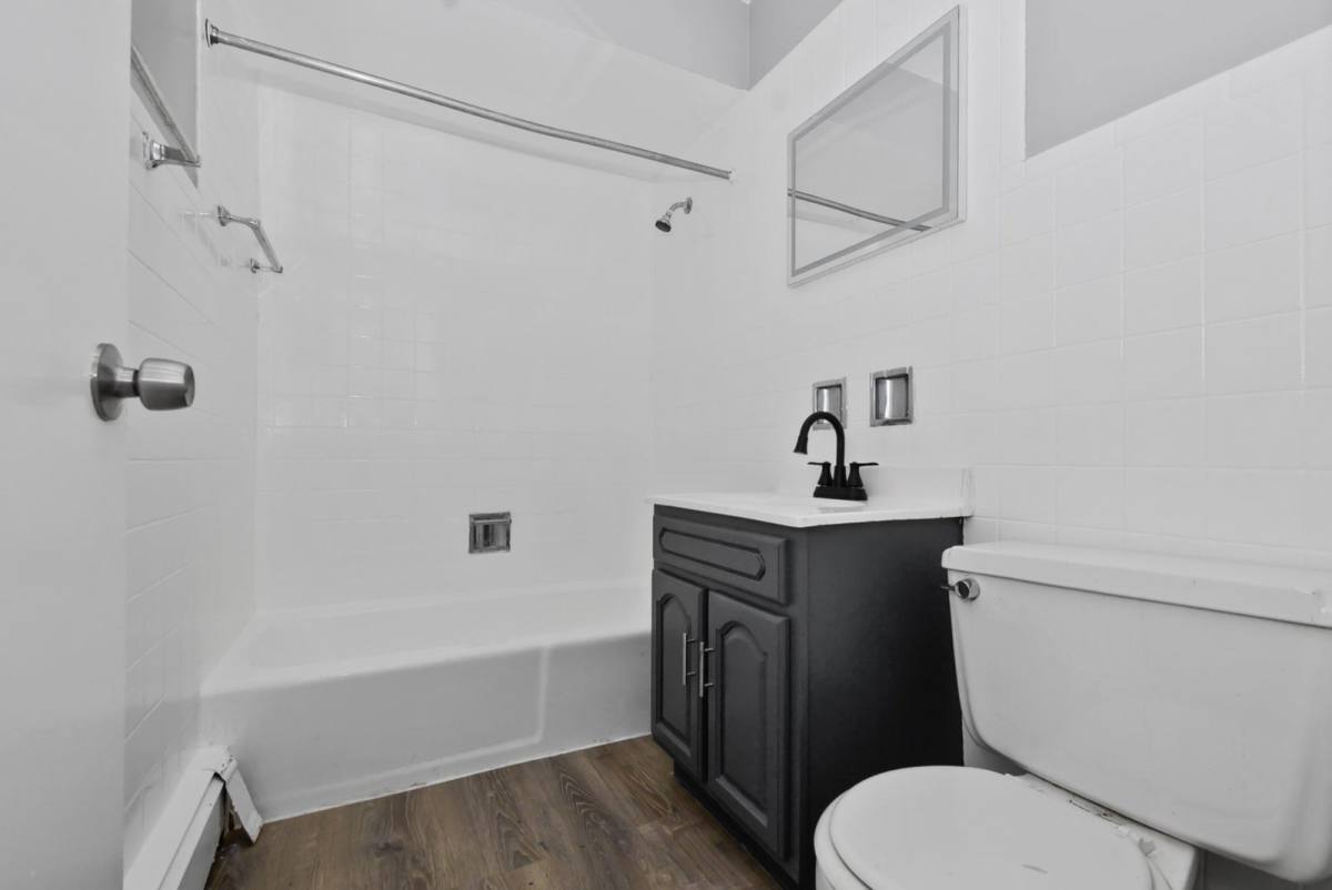 Apartment for rent at 11116 S Homewood Ave, Chicago, IL 60643