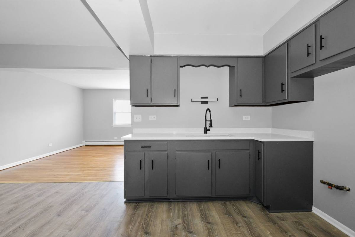 Apartment for rent at 11116 S Homewood Ave, Chicago, IL 60643