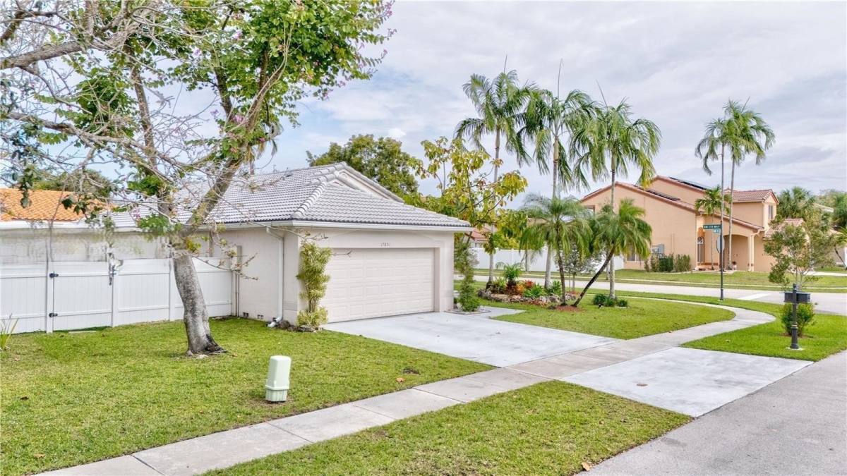 House for rent at 17851 NW 19th St, Hollywood, FL 33029