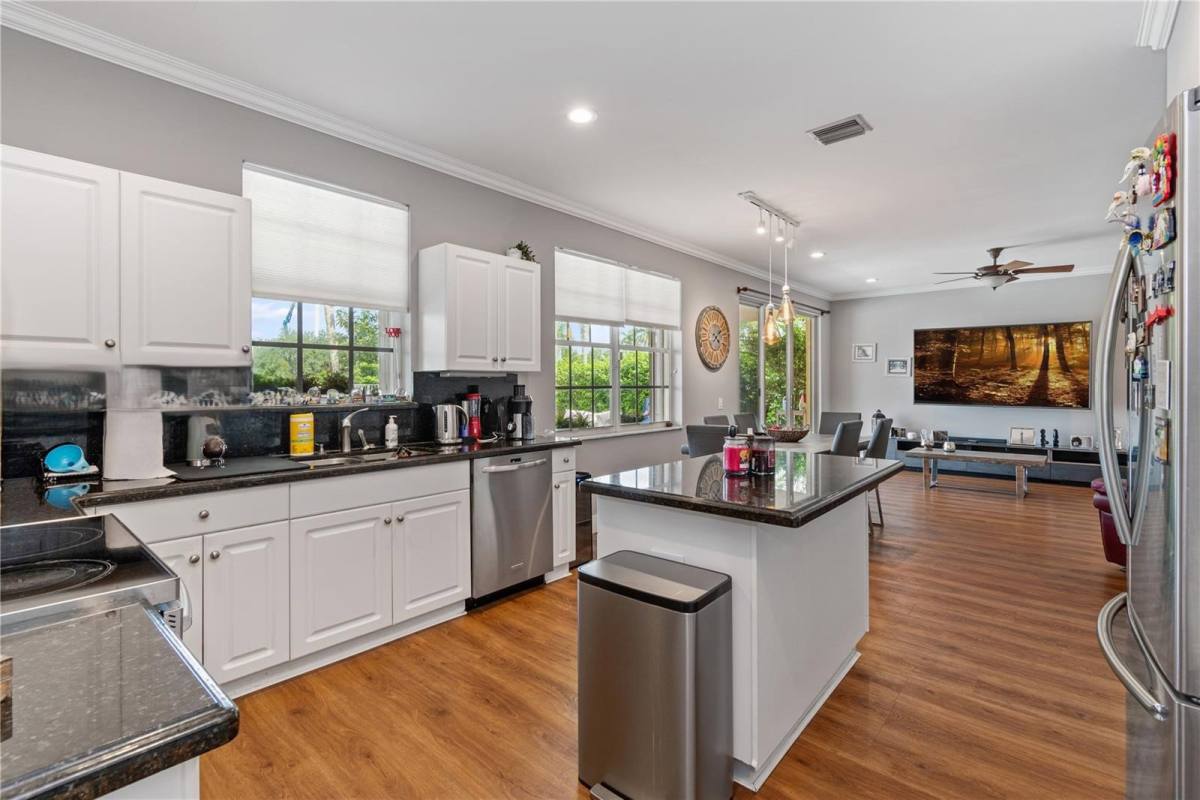 House for rent at 1095 Chenille Circle, Fort Lauderdale, FL 33327