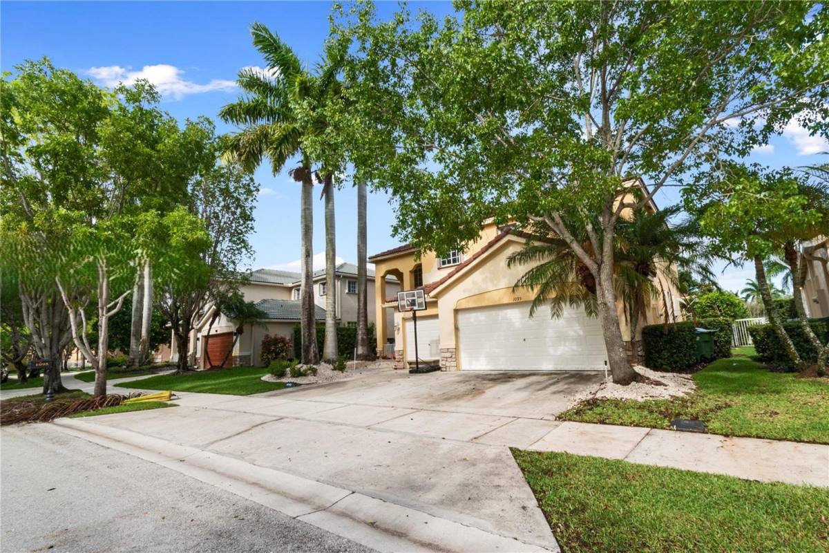 House for rent at 1095 Chenille Circle, Fort Lauderdale, FL 33327