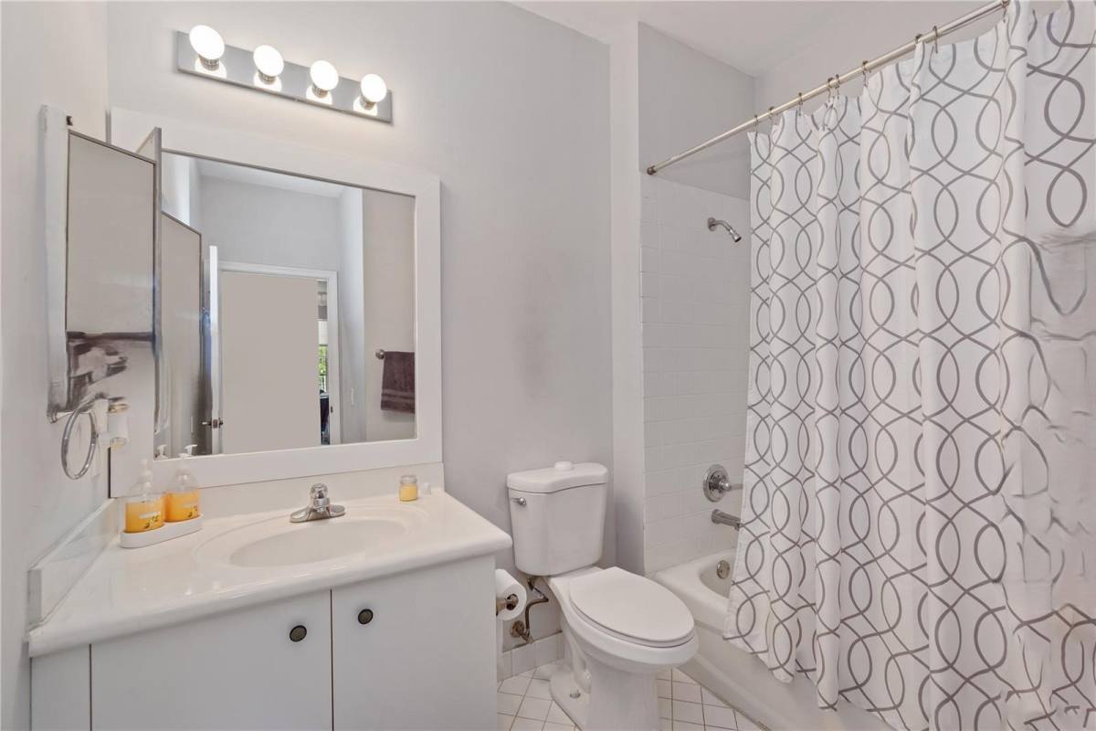 House for rent at 1095 Chenille Circle, Fort Lauderdale, FL 33327
