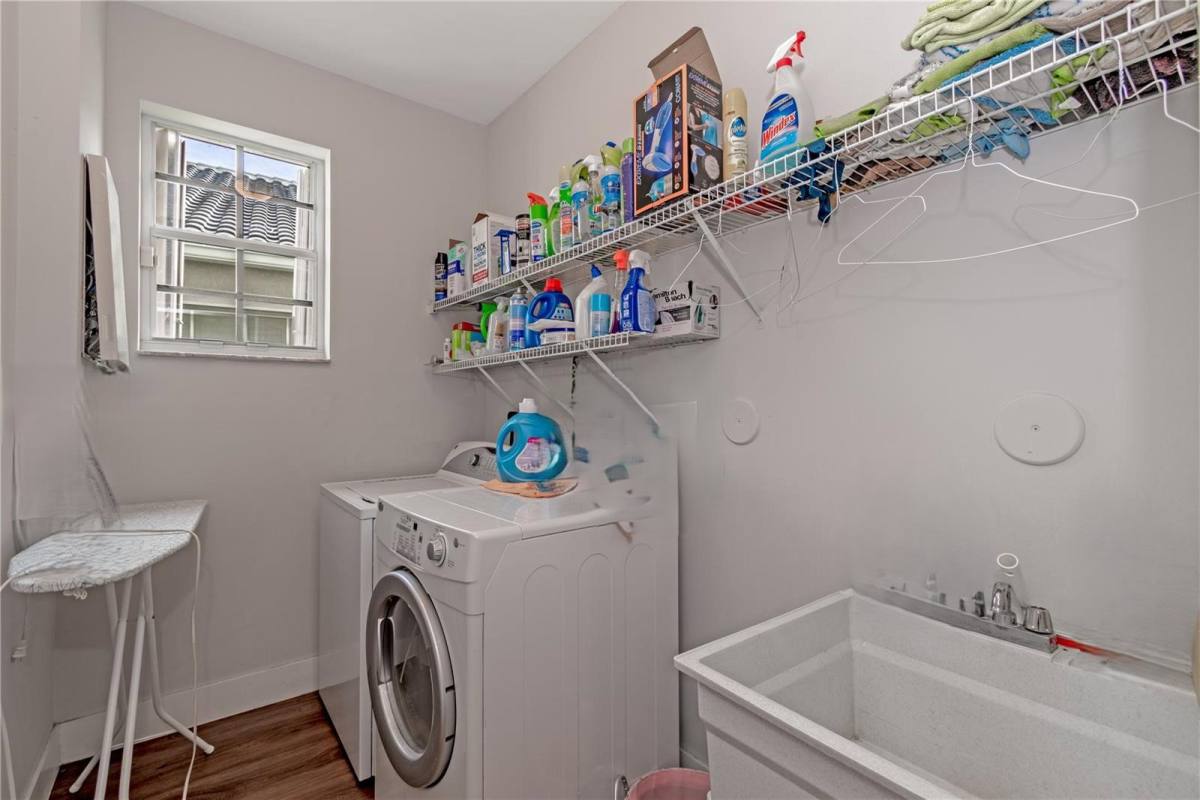 House for rent at 1095 Chenille Circle, Fort Lauderdale, FL 33327