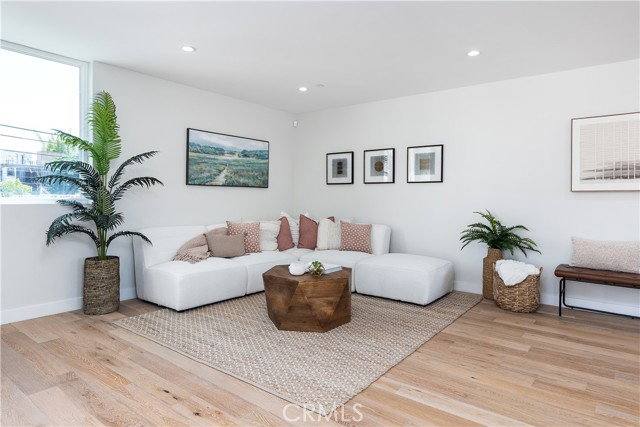 House for rent at 2824 Rowena Ave #B, Los Angeles, CA 90039