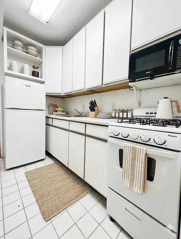 Apartment for rent at 400 E 64th St #4A, New York, NY 10065