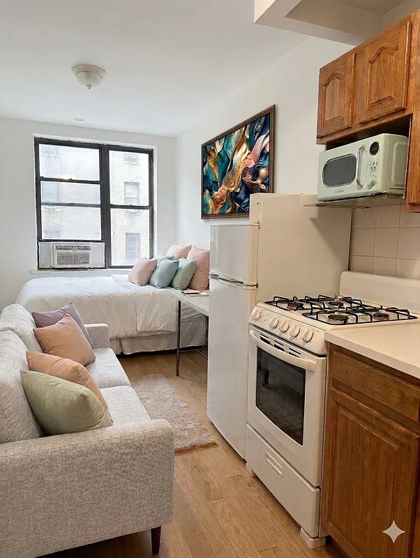 Apartment for rent at 186 Orchard St #5FS, New York, NY 10002