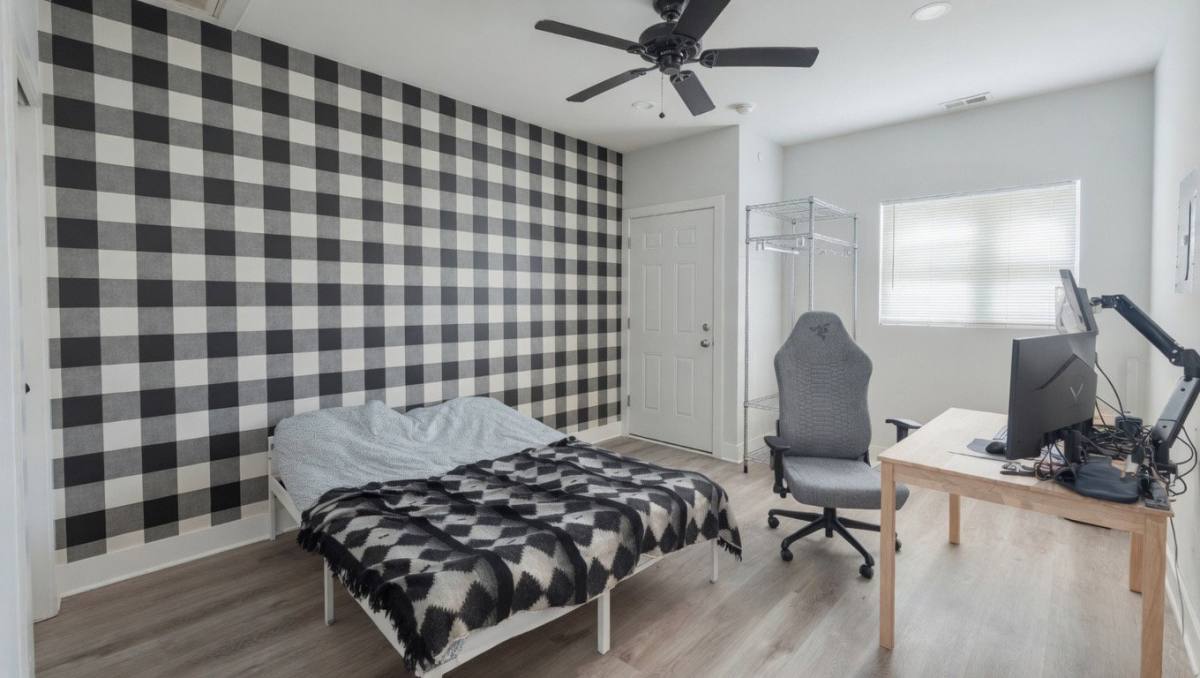 Apartment for rent at 4006 N Bell Ave #1, Chicago, IL 60618
