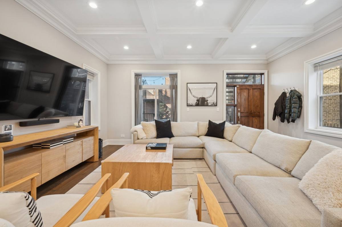 Condo for rent at 1214 W Fletcher St #1, Chicago, IL 60657