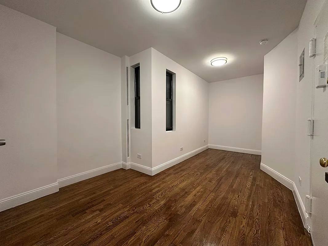 Apartment for rent at 340 E 55th St #1C, New York, NY 10022