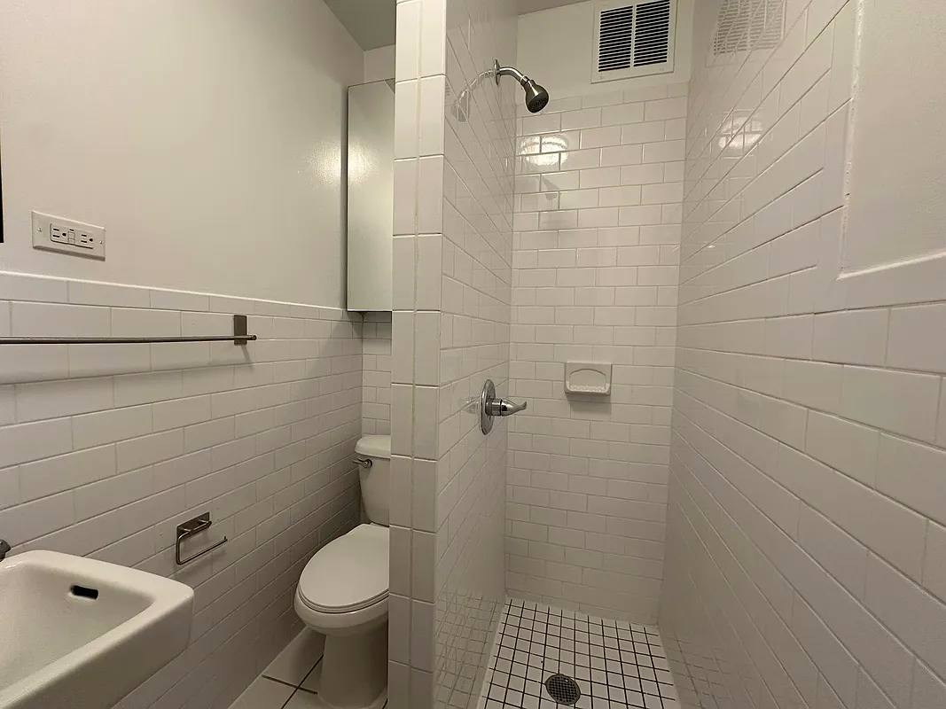 Apartment for rent at 340 E 55th St #1C, New York, NY 10022