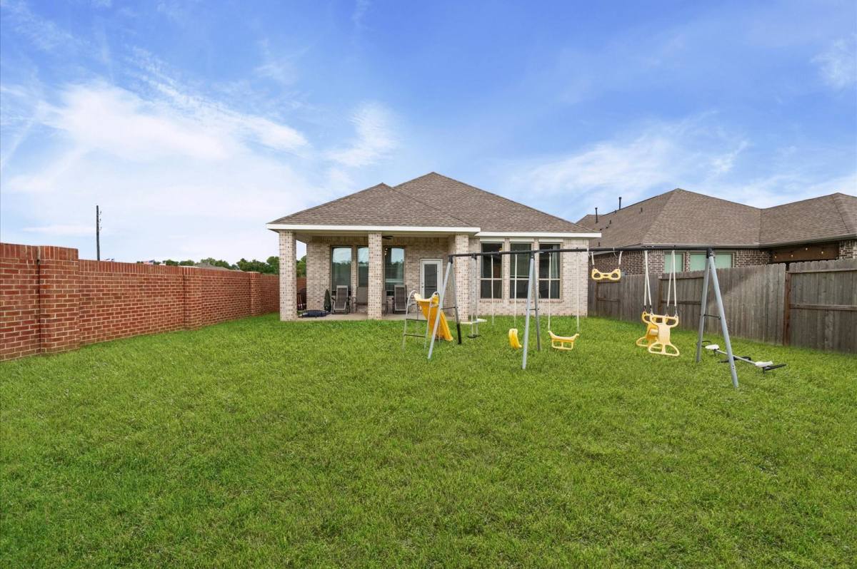House for rent at 1945 Misty Run Dr, Missouri City, TX 77459