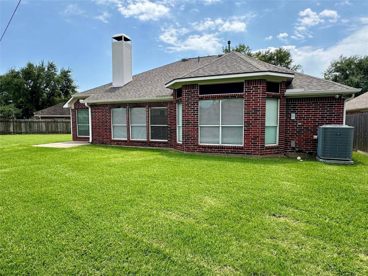 House for rent at 5045 Chappel Hill Dr, Missouri City, TX 77459