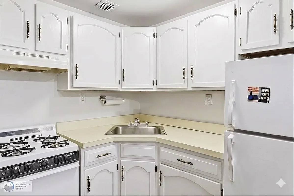 Apartment for rent at 40 E 12th St #6B, New York, NY 10003