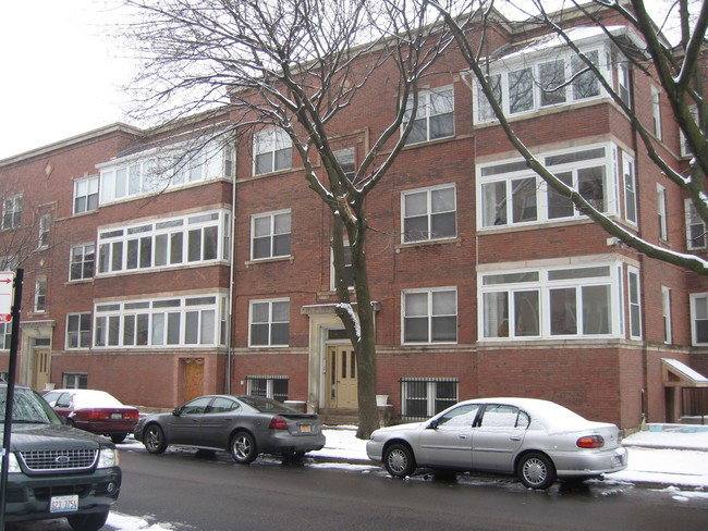 Apartment for rent at 7458 N Greenview Ave #60-2, Chicago, IL 60626