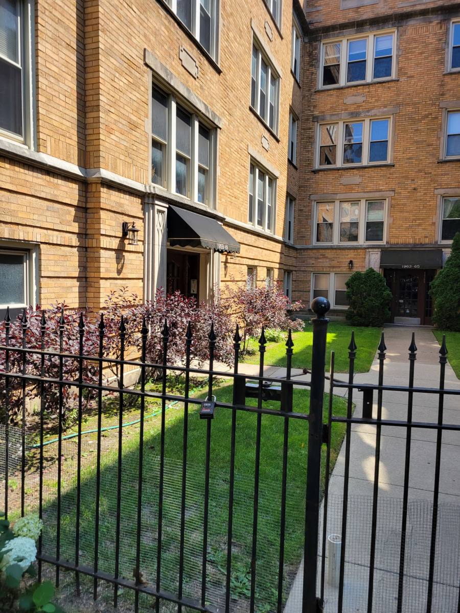Apartment for rent at 1959 W Foster Ave #69-1, Chicago, IL 60640