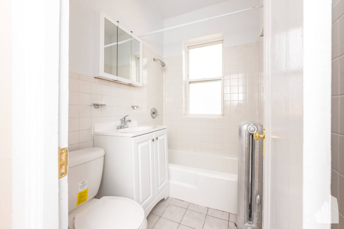 Apartment for rent at 4043 N Mozart St #47-2W, Chicago, IL 60618