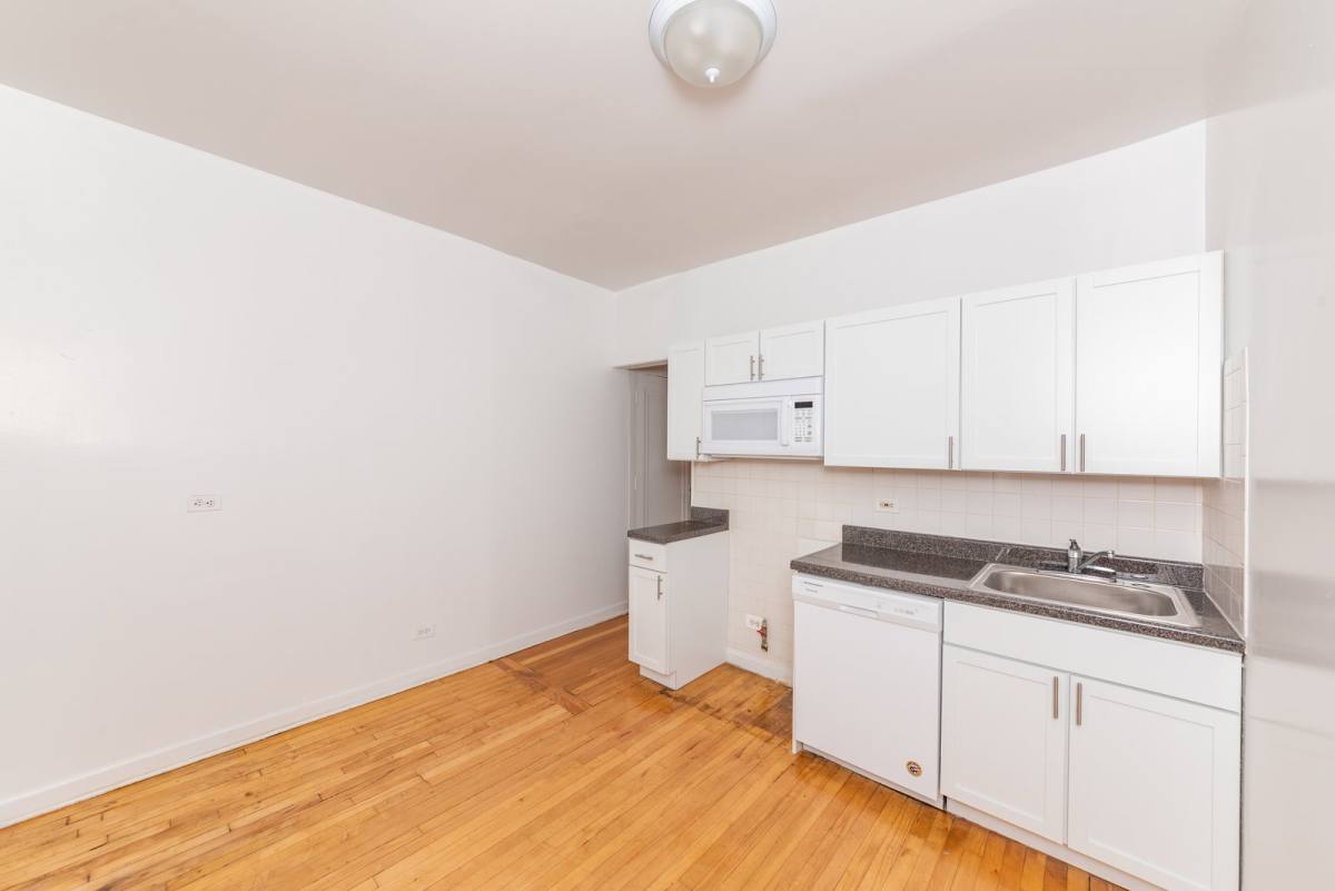 Apartment for rent at 4043 N Mozart St #47-2W, Chicago, IL 60618