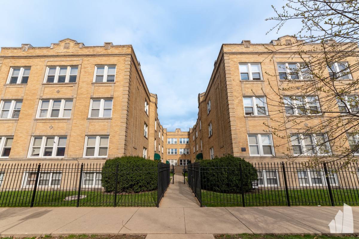 Apartment for rent at 4043 N Mozart St #47-2W, Chicago, IL 60618
