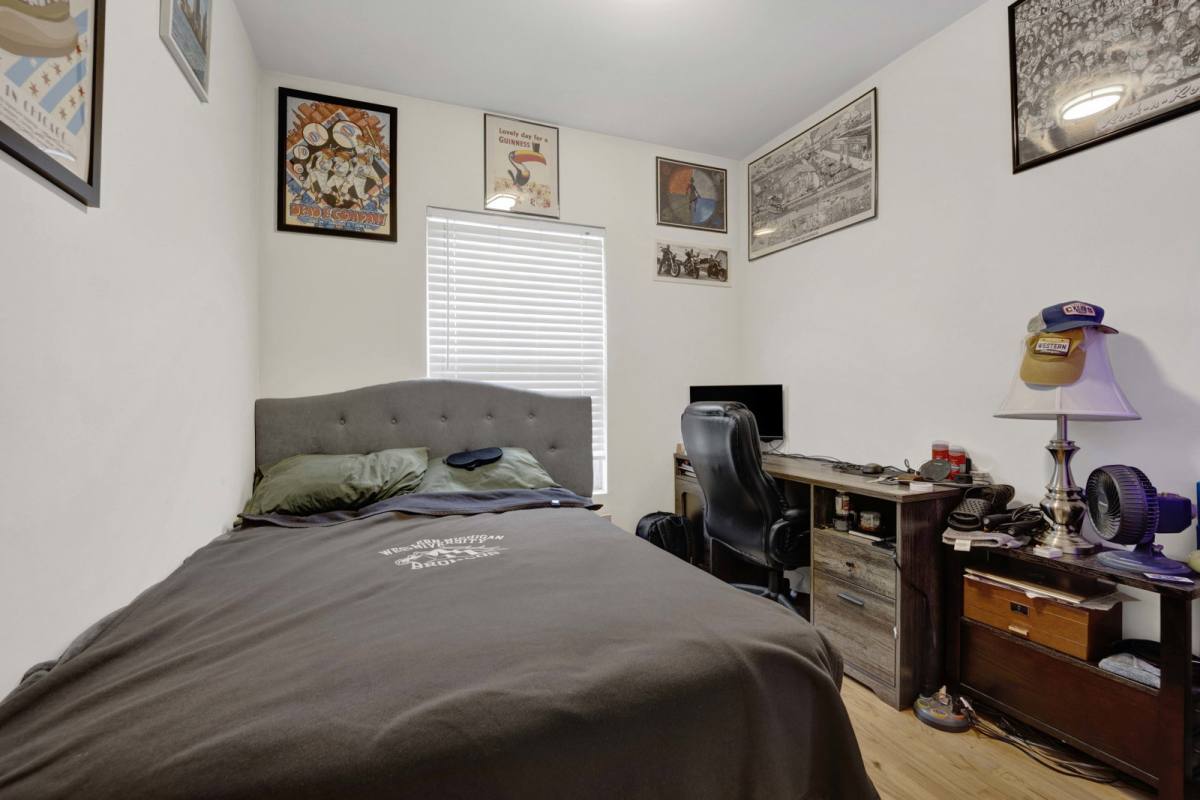 Apartment for rent at 1152 W Cornelia Ave #1, Chicago, IL 60657