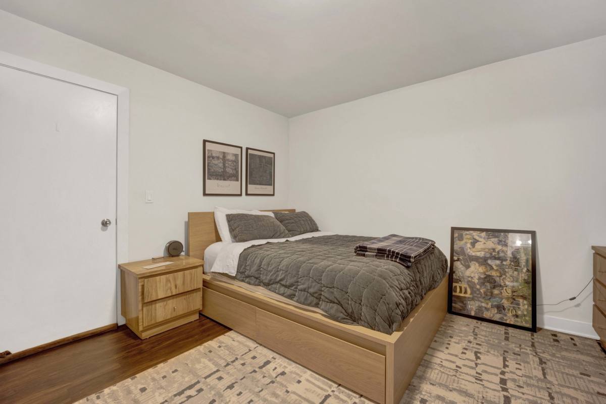 Apartment for rent at 1152 W Cornelia Ave #1, Chicago, IL 60657