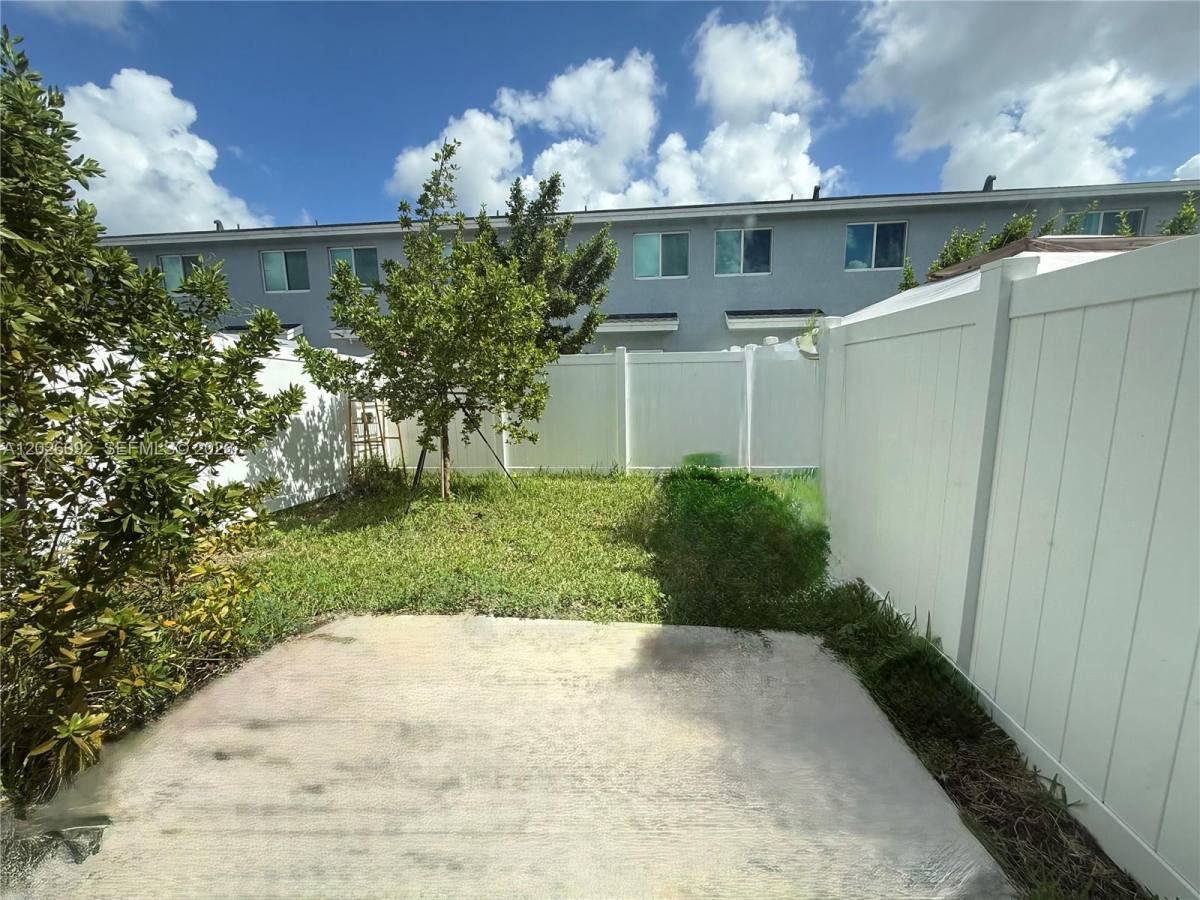 Townhouse for rent at 1073 NW 5th St, Homestead, FL 33034