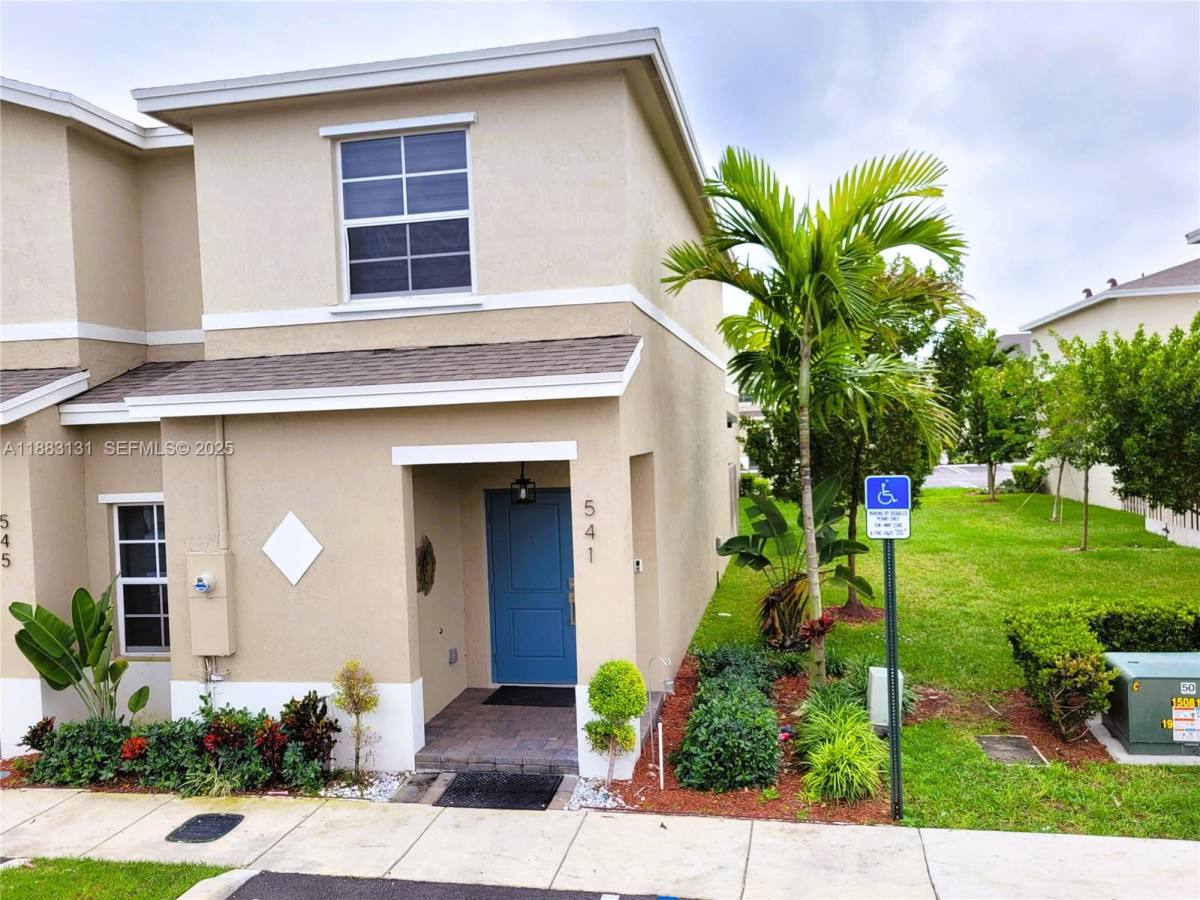 Townhouse for rent at 541 NE 4th Lane, Homestead, FL 33034