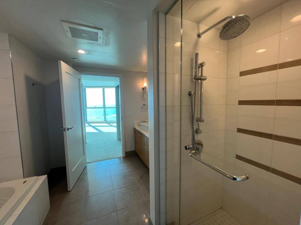 Apartment for rent at 1177 Queen St #4404, Honolulu, HI 96814