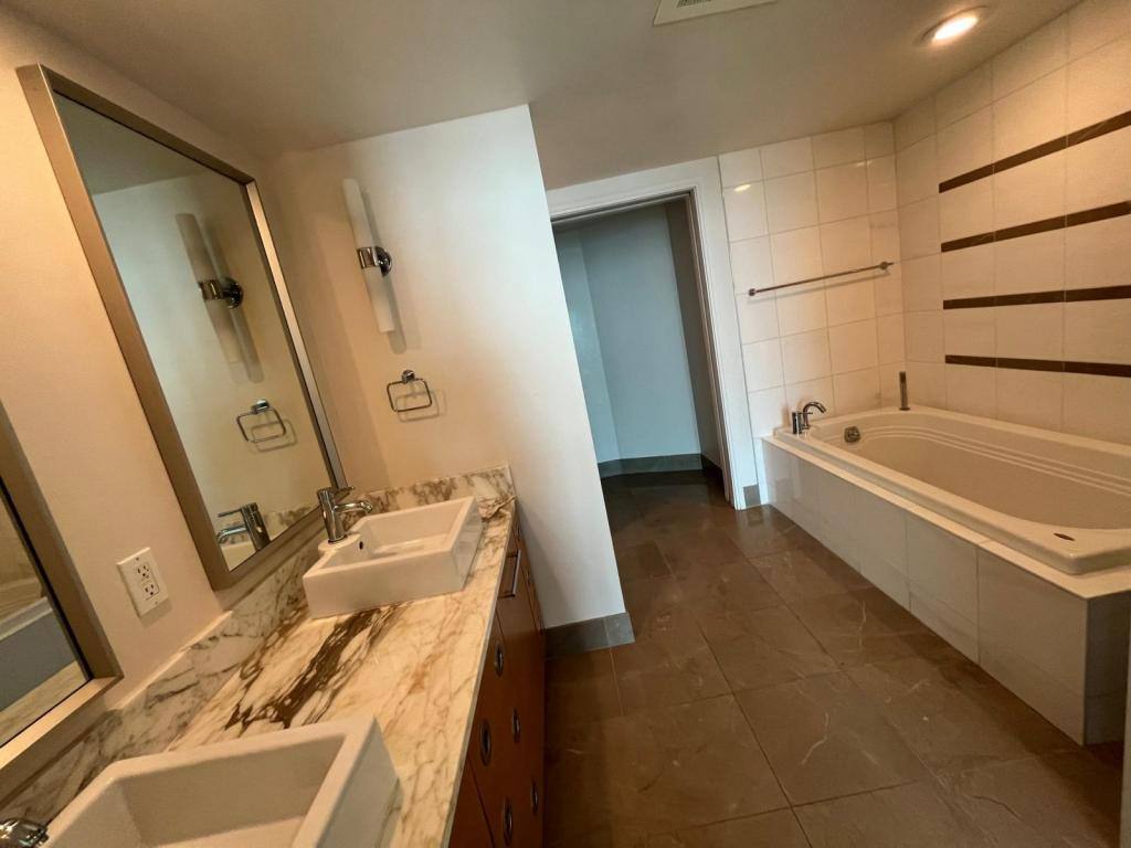 Apartment for rent at 1177 Queen St #4404, Honolulu, HI 96814