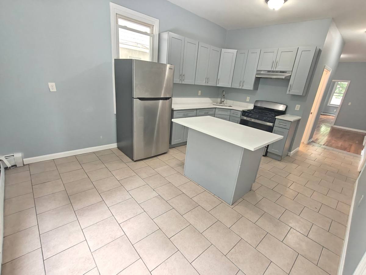 Apartment for rent at 164 S 11th St #1, Newark, NJ 07107
