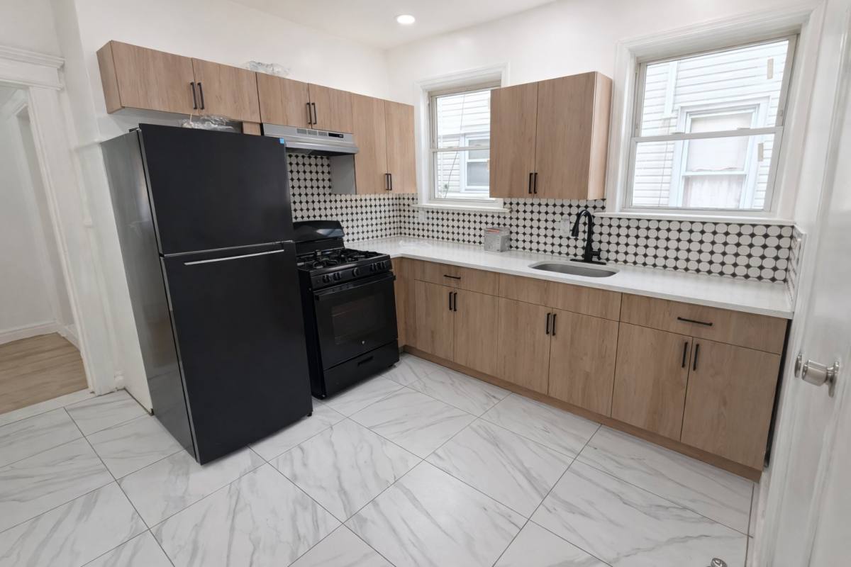 Apartment for rent at 878 S 19th St #1, Newark, NJ 07108