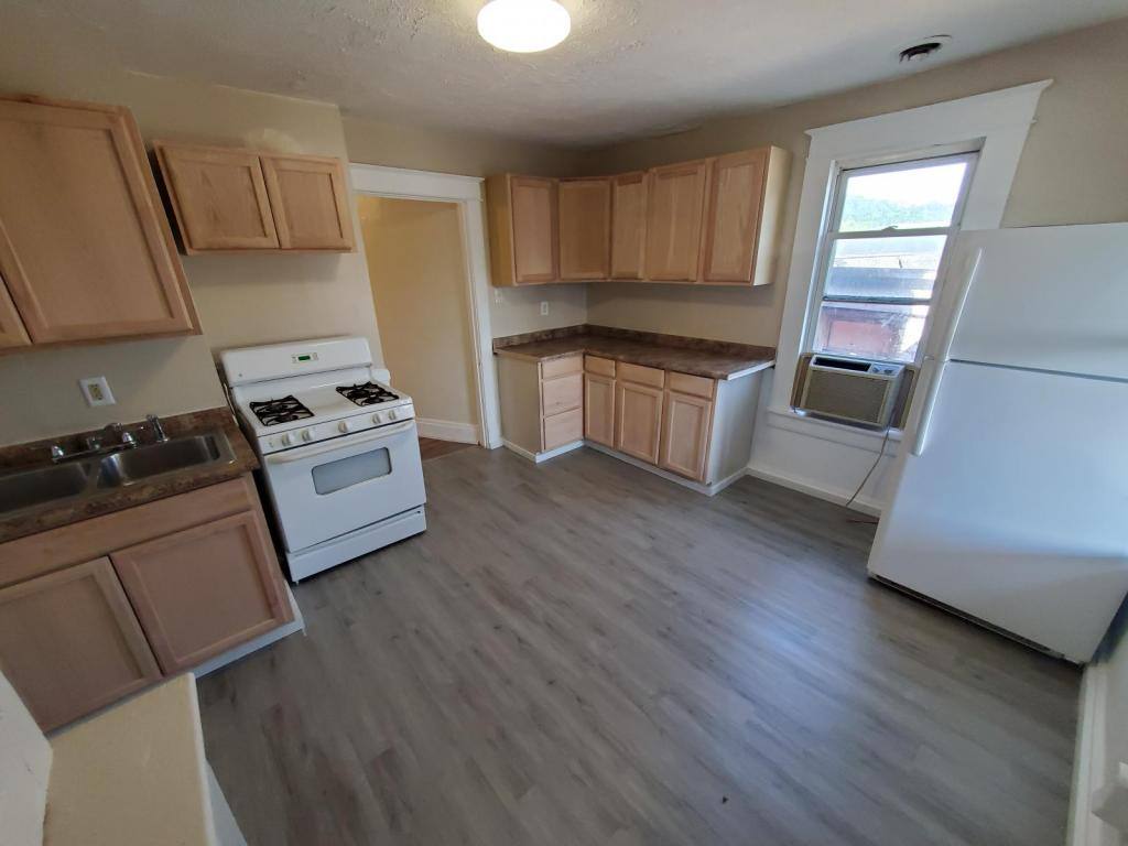 Apartment for rent at 213-215 E Main St, 3rd #LEFT, Amsterdam, NY 12010