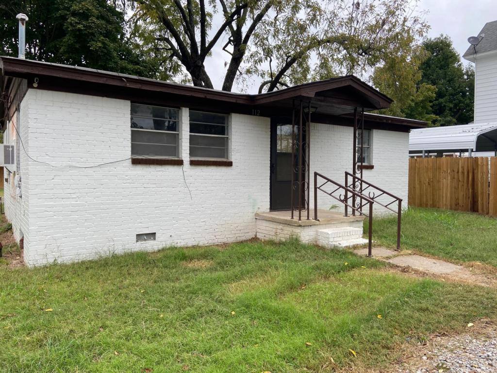 House for rent at 112 W Walnut St, Coweta, OK 74429