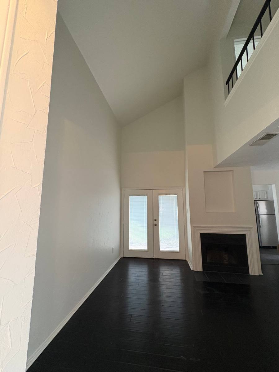 Townhouse for rent at 827 W Harwood Rd, Hurst, TX 76054