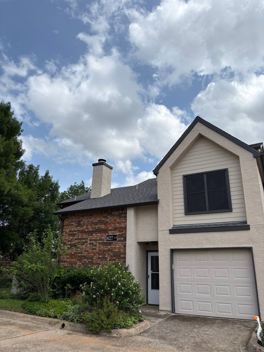 Townhouse for rent at 827 W Harwood Rd, Hurst, TX 76054