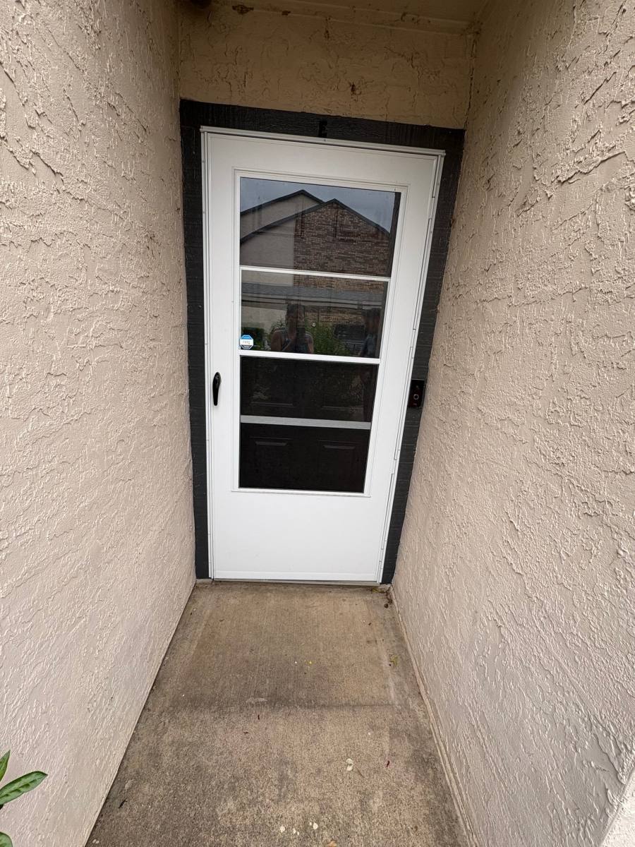 Townhouse for rent at 827 W Harwood Rd, Hurst, TX 76054
