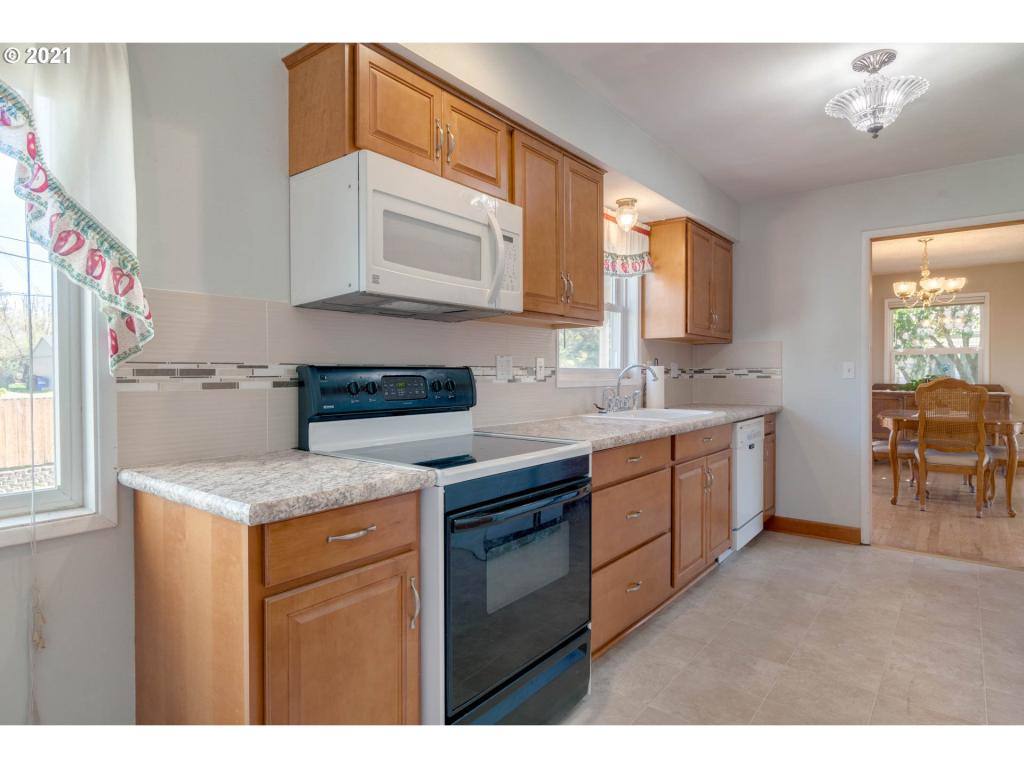 House for rent at 1335 Windsor Dr, Gladstone, OR 97027