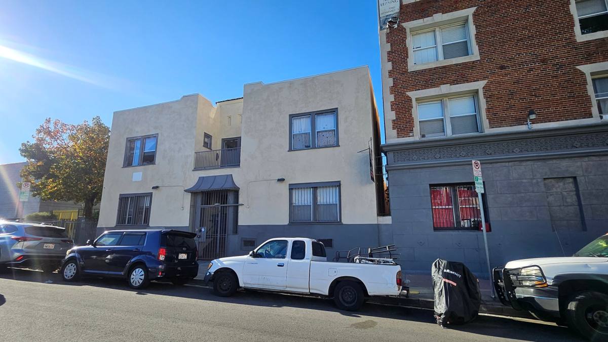 Apartment for rent at 815 S Lake St #205, Los Angeles, CA 90057