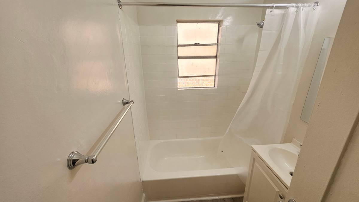 Apartment for rent at 815 S Lake St #205, Los Angeles, CA 90057