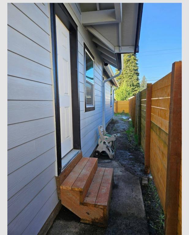 House for rent at 327 17th Ave, Longview, WA 98632