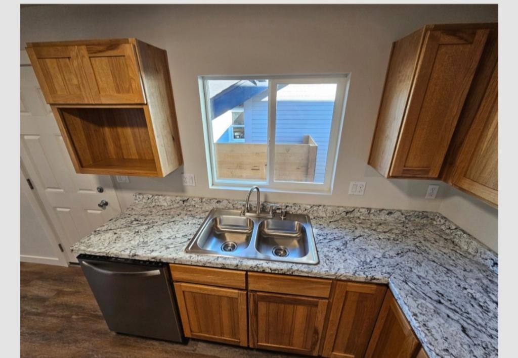 House for rent at 327 17th Ave, Longview, WA 98632