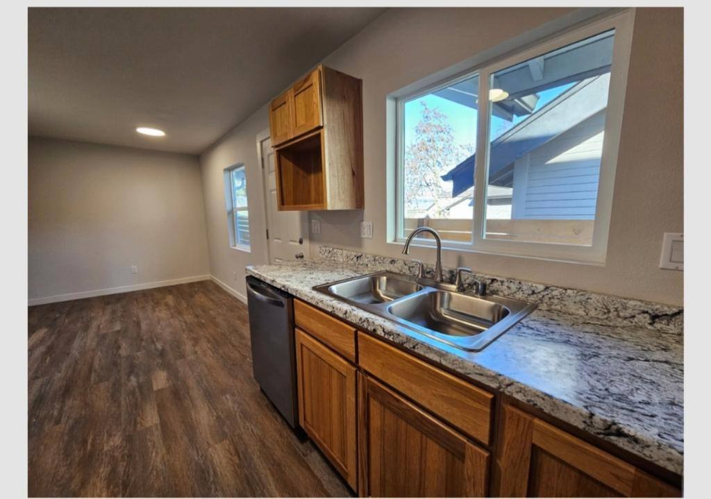 House for rent at 327 17th Ave, Longview, WA 98632