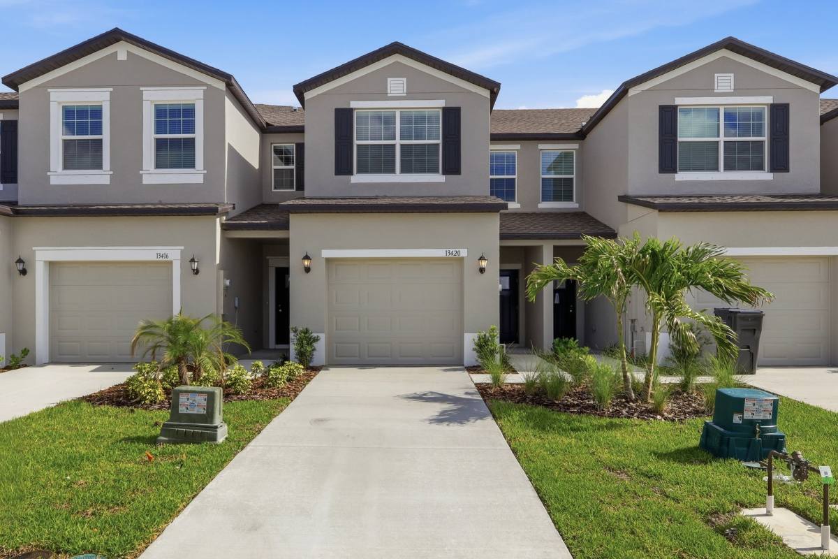 Townhouse for rent at 13420 Noble Garnet Lane, Parrish, FL 34219