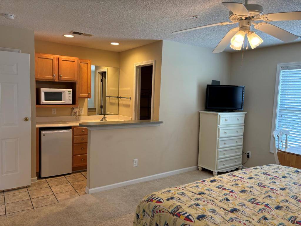 House for rent at 1706A Club Villa Dr, Southport, NC 28461