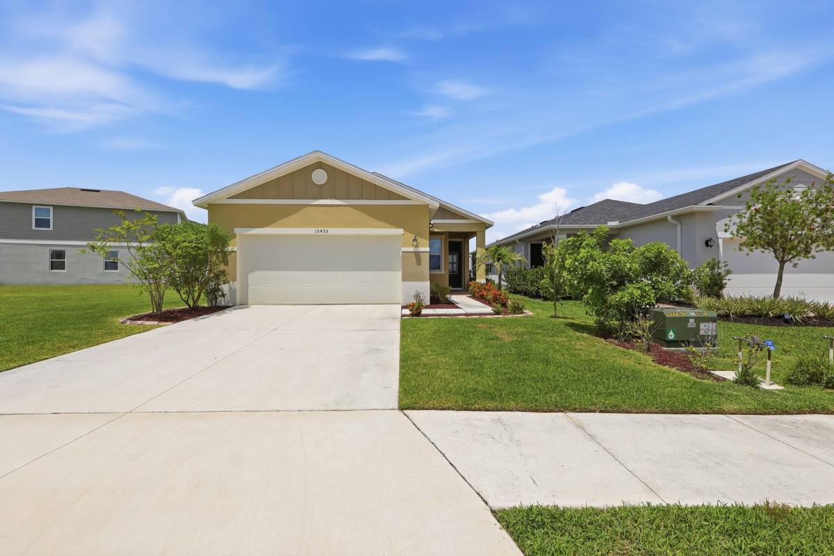 House for rent at 10455 Wet Marsh Cove, Parrish, FL 34219